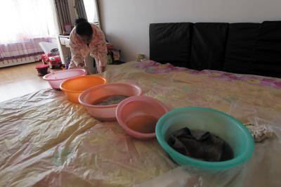 抚顺楼上漏水，住户失联，小区没物管，业主维权难！律师来支招……